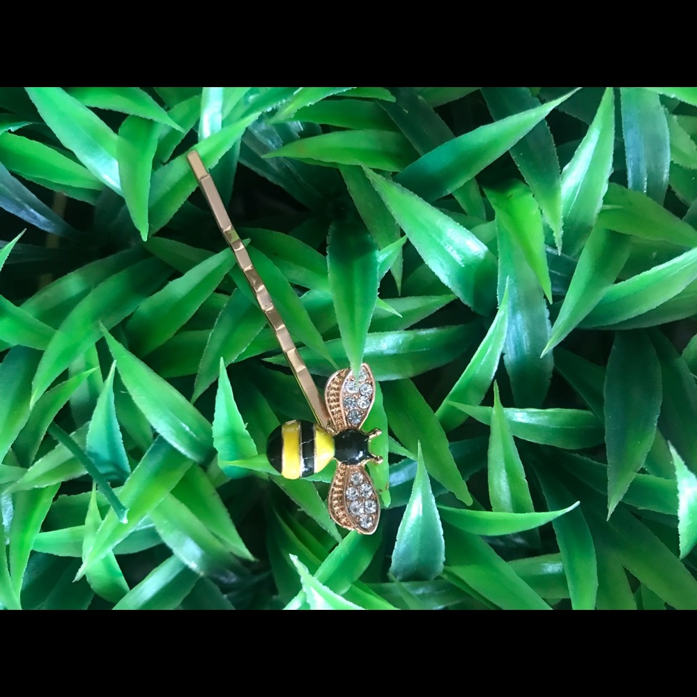 Bumble bee hair pin